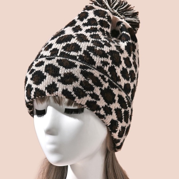 HP💝Bundle of 3 leopard beanie with pom - Picture 3 of 4